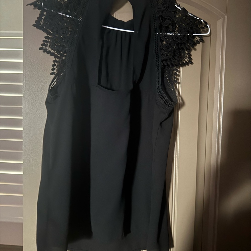 Elegant Black Lace Sleeveless Top